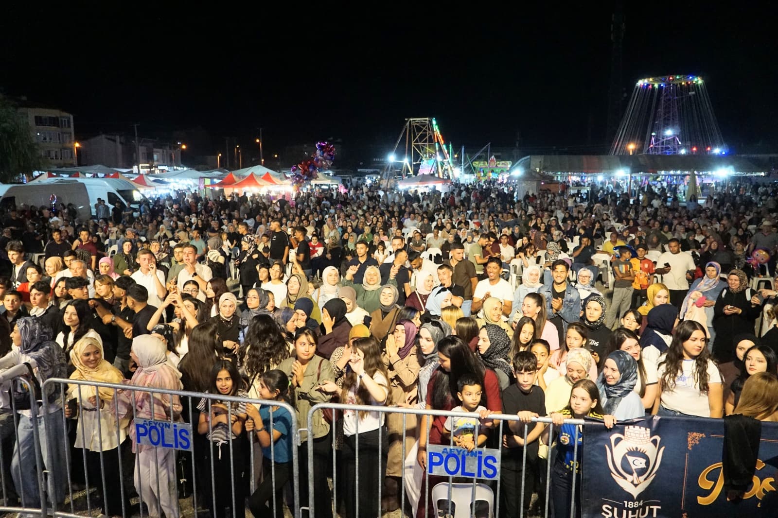 ROTA BAND Şuhut’u şarkılarıyla salladı 1 ROTA BAND Şuhut’u şarkılarıyla salladı