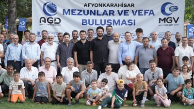 Saadet Partisi Afyonkarahisar İl Başkanı Beytullah Karataş ve beraberindeki yönetim