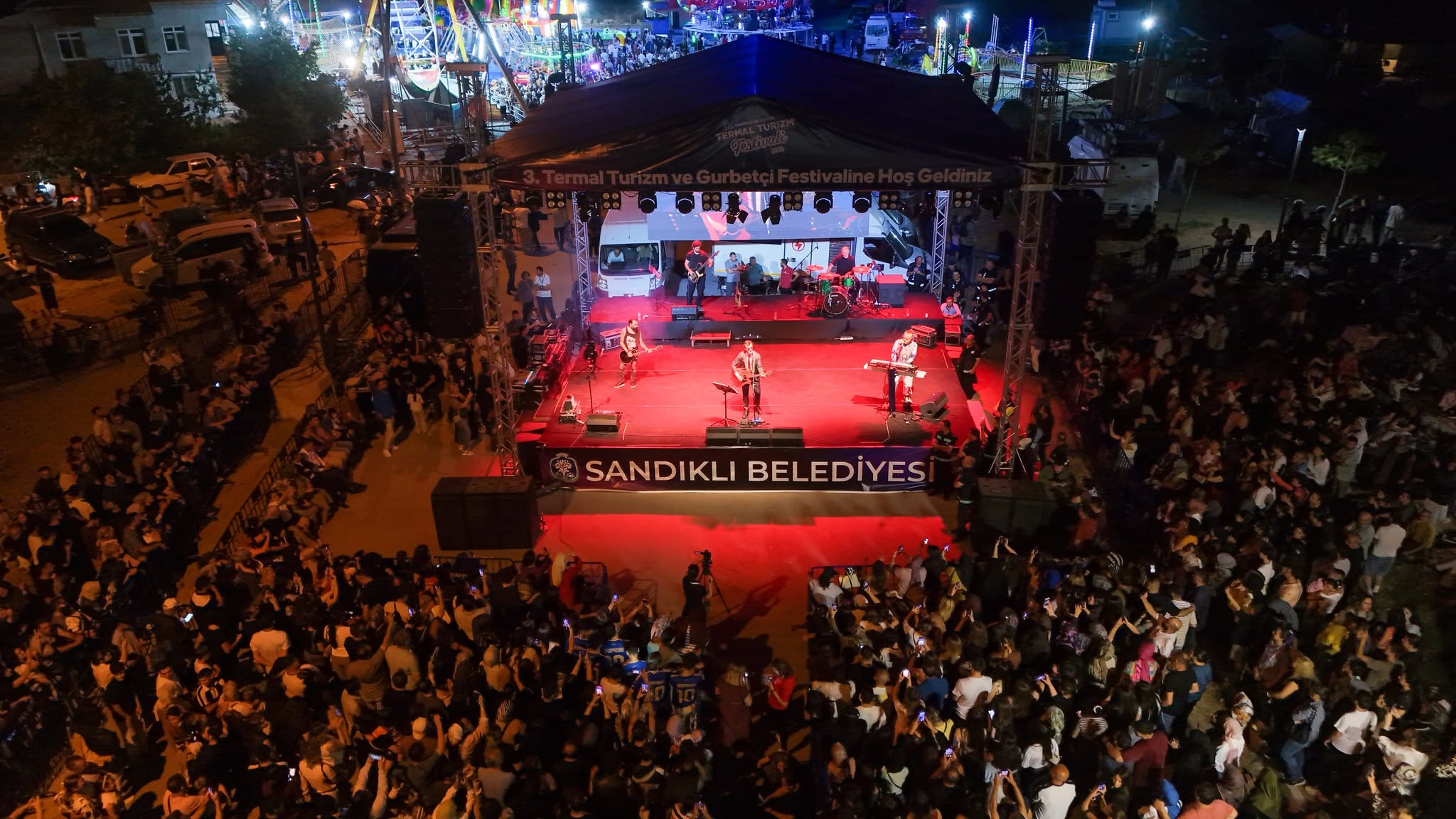 Sandıklı Festivalinde final coşkusu: Ayna sahne aldı 8 Sandıklı Festivalinde final coşkusu: Ayna sahne aldı
