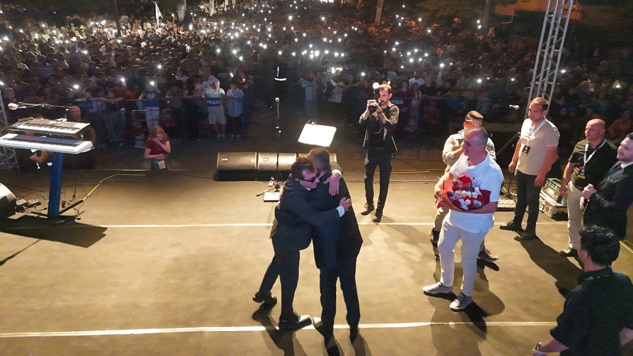 Sandıklı Festivalinde final coşkusu: Ayna sahne aldı 5 Sandıklı Festivalinde final coşkusu: Ayna sahne aldı