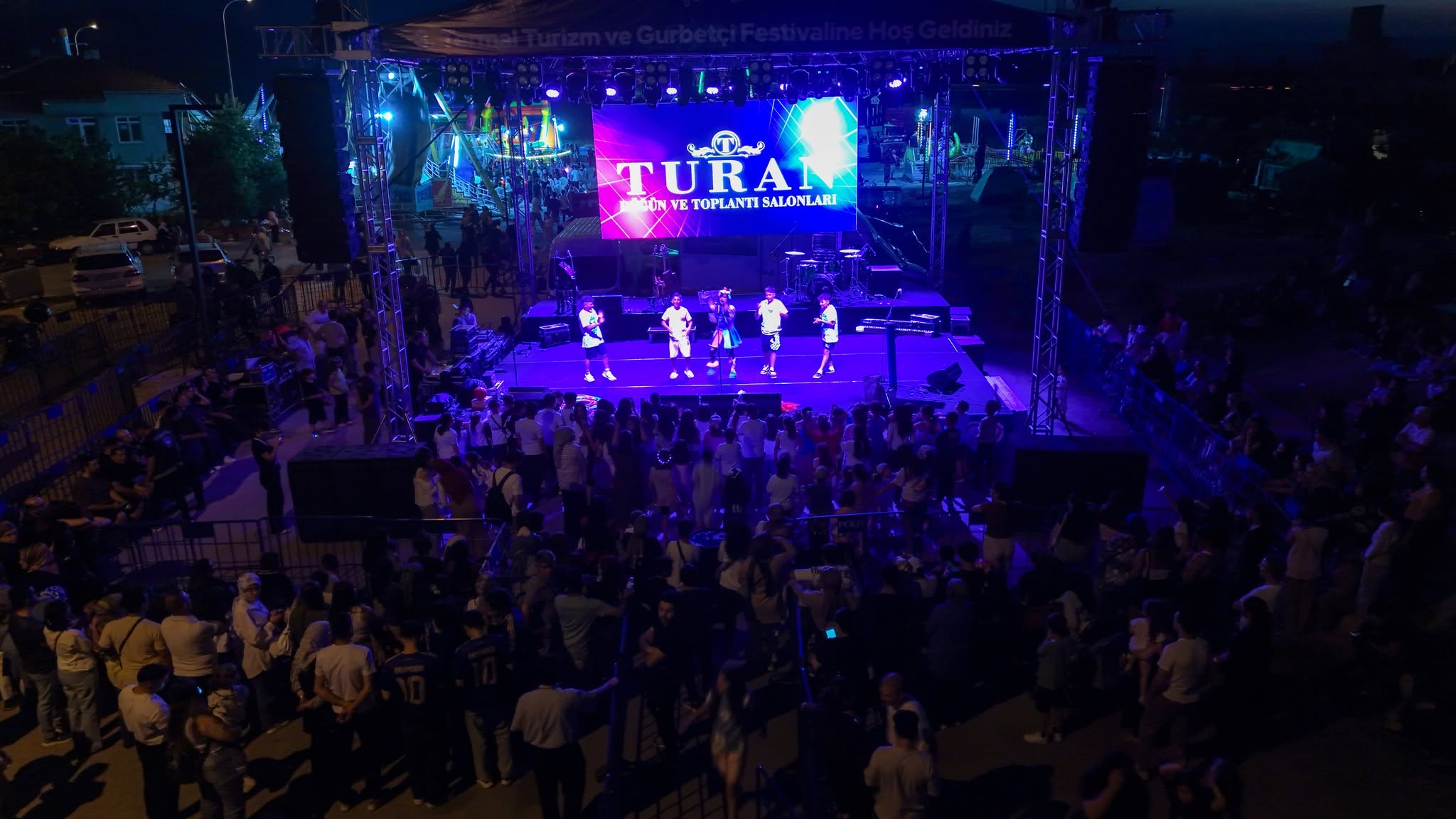 Sandıklı Festivalinde final coşkusu: Ayna sahne aldı 9 Sandıklı Festivalinde final coşkusu: Ayna sahne aldı