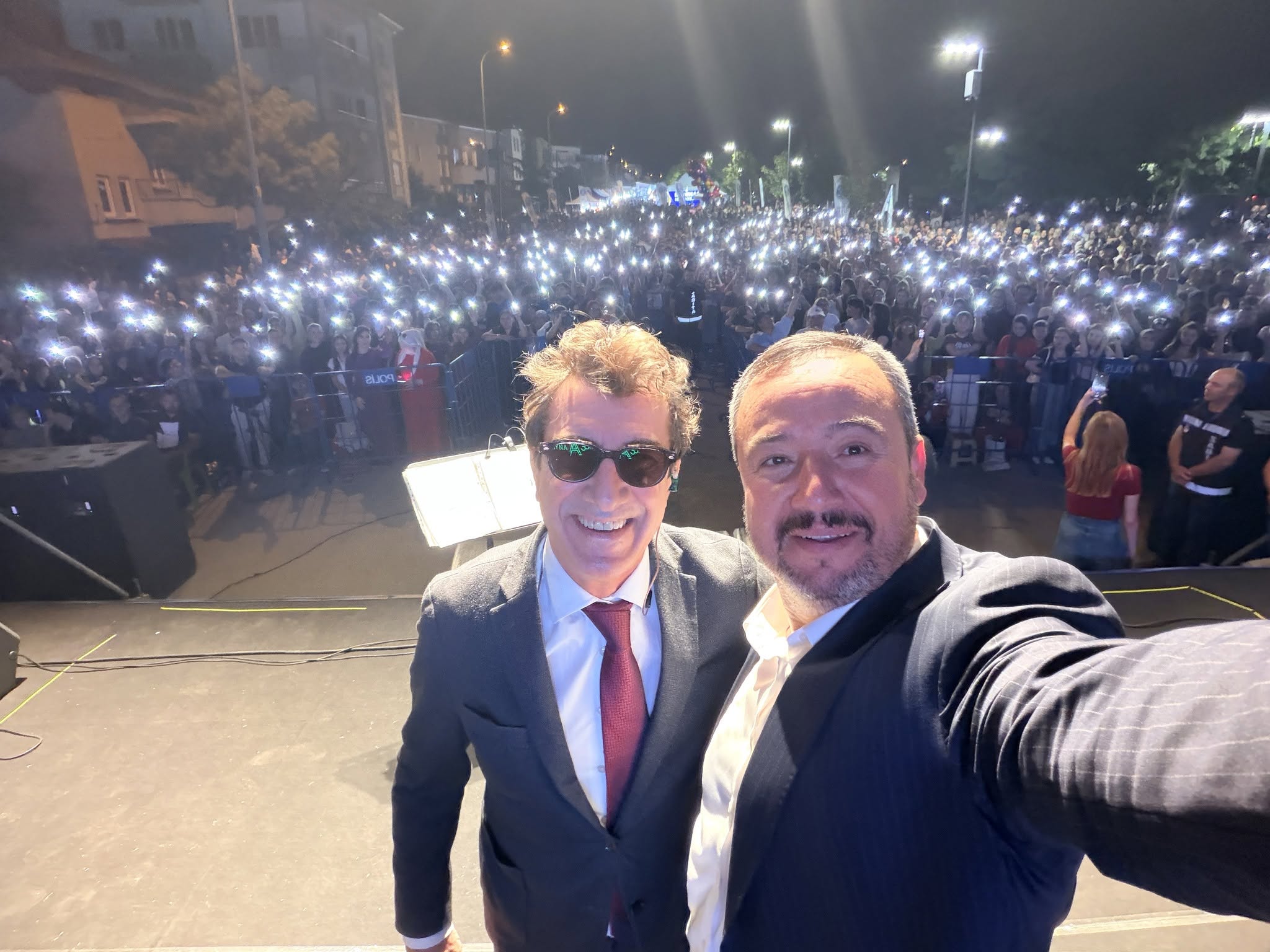 Sandıklı Festivalinde final coşkusu: Ayna sahne aldı 3 Sandıklı Festivalinde final coşkusu: Ayna sahne aldı