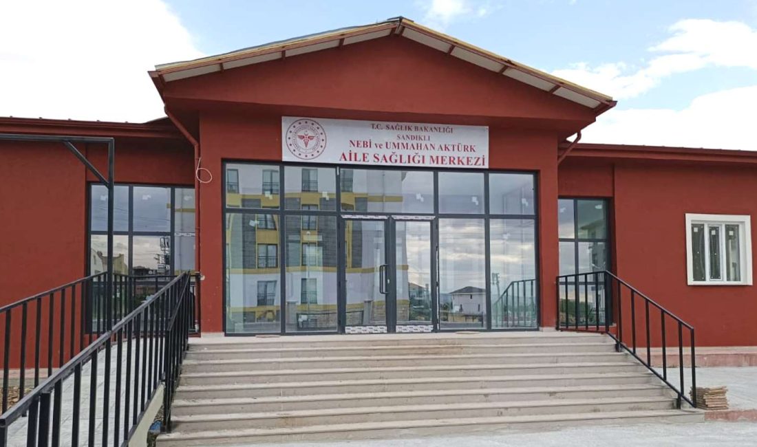 Afyonkarahisar’ın Sandıklı ilçesinde vatandaşların sağlık hizmetlerine daha kolay ve nitelikli