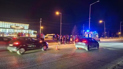 Afyonkarahisar'da yolun karşısına geçmeye çalışan 72 yaşındaki yaya, otomobilin çarpması