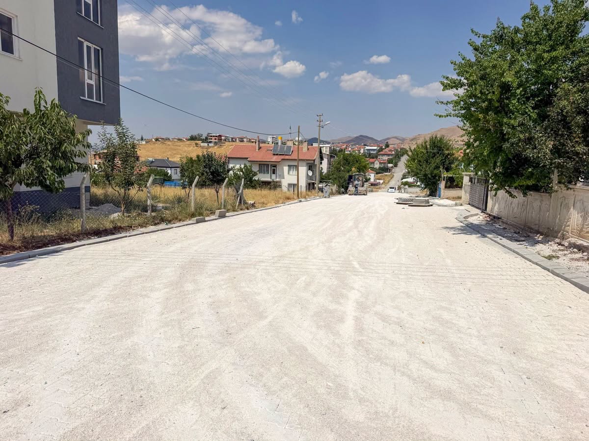 Sandıklı’nın dört bir yanında hummalı çalışma