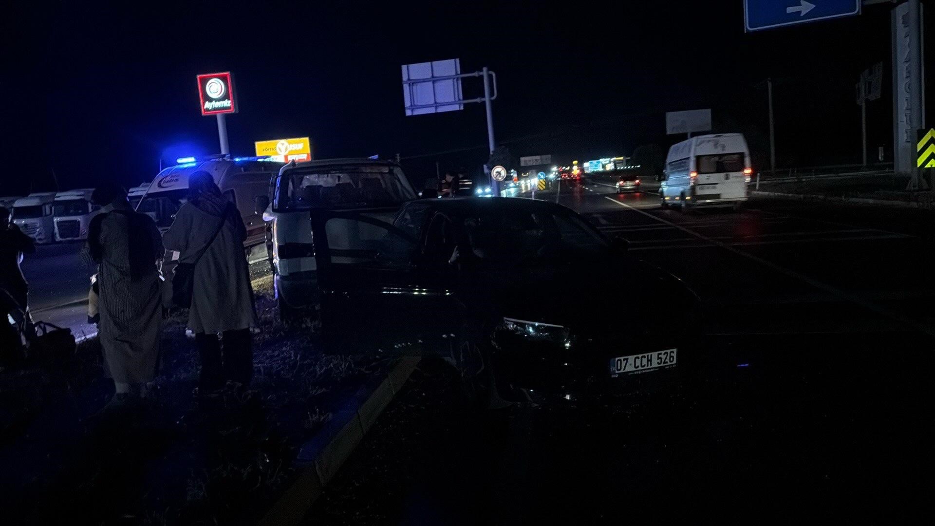 Sinanpaşa’da kamyonet ile otomobil çarpıştı: 11 yaralı 2 Sinanpaşa’da kamyonet ile otomobil çarpıştı: 11 yaralı