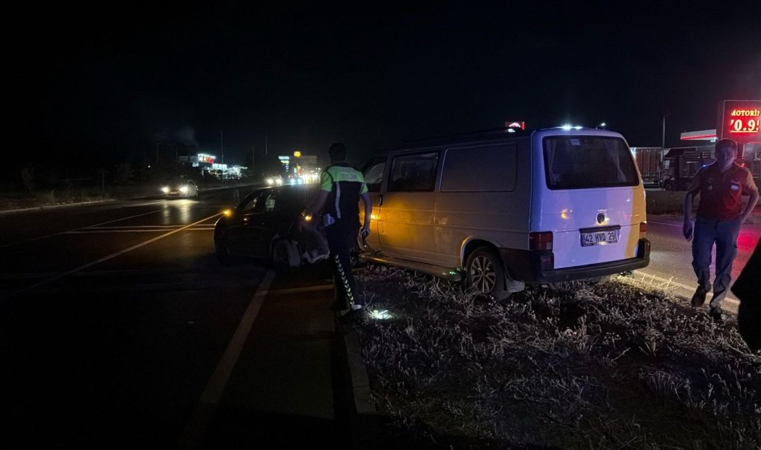 Afyonkarahisar'da kamyonet ile otomobilin çarpışması sonucu meydana gelen trafik kazasında