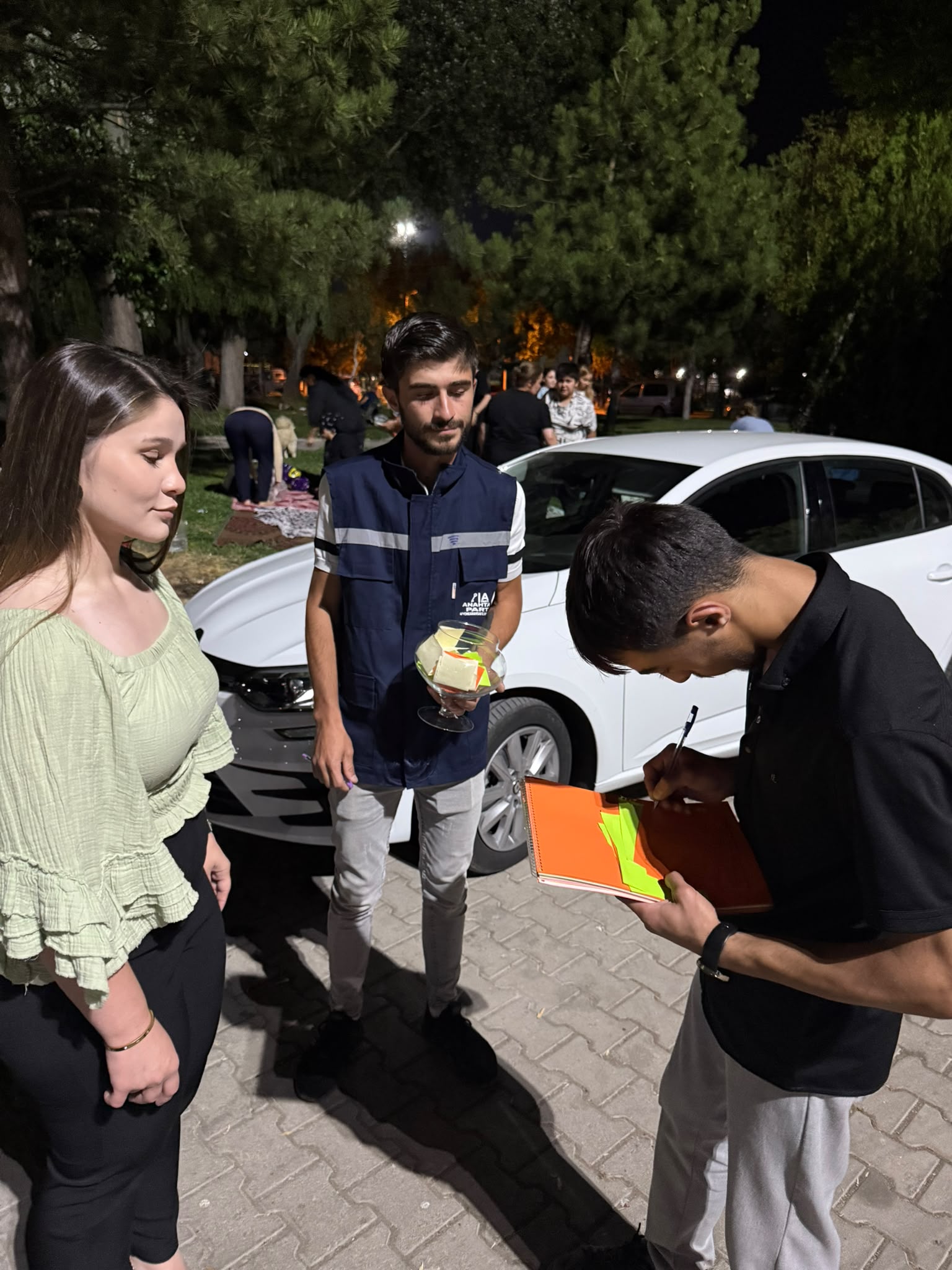 “Söz sende, gelecek seninle” 5 “Söz sende, gelecek seninle”