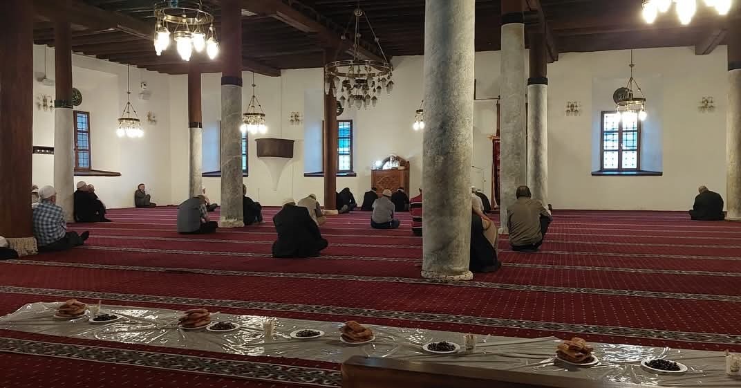 Afyonkarahisar’ın Şuhut ilçesindeki Ulu Camii’nde düzenlenen Sabah Namazı Buluşması, vatandaşların
