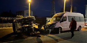 Afyonkarahisar'ın Şuhut ilçesinde minibüs ile traktörün çarpışması sonucu meydana gelen