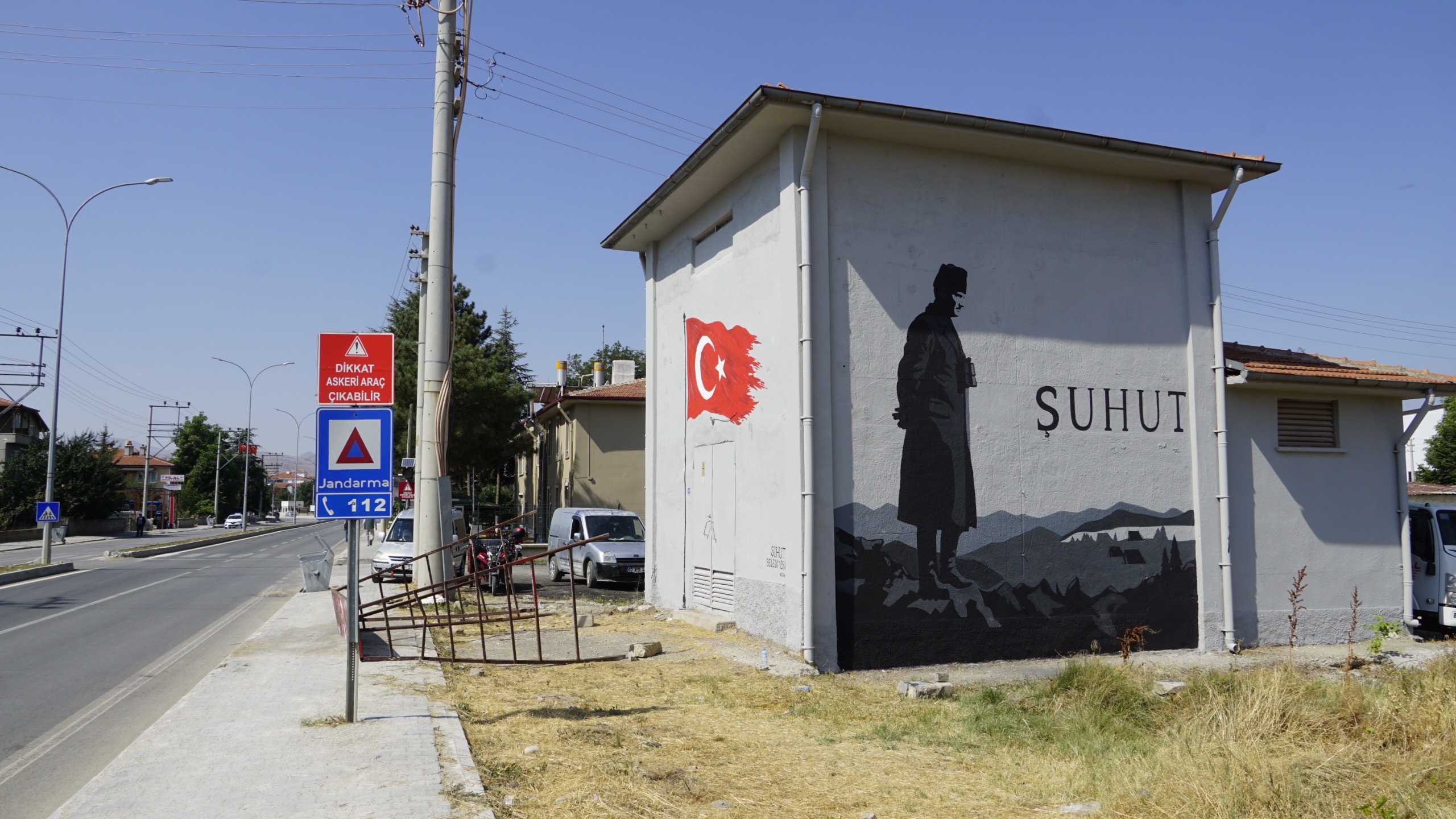 Şuhut’ta trafo binalarına sanat dokunuşu
