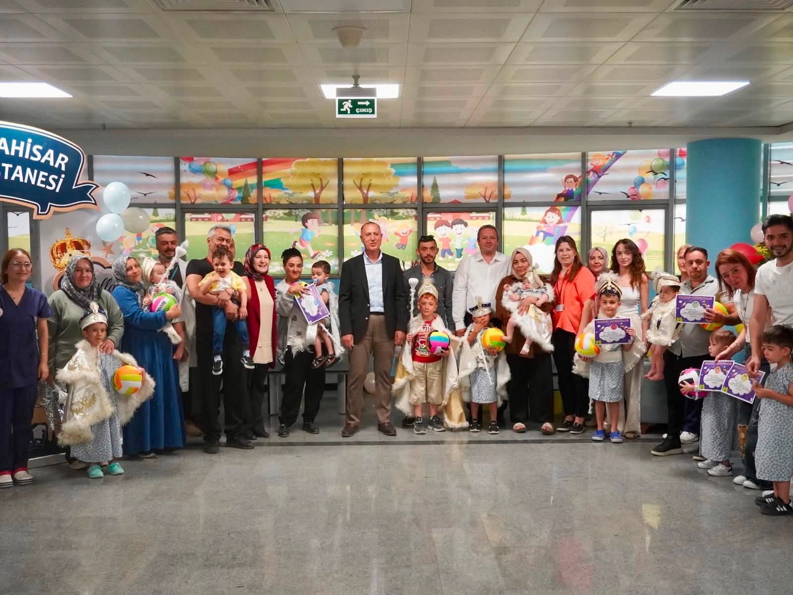 Sünnet olan çocuklara hastaneden anlamlı sürpriz 4 Sünnet olan çocuklara hastaneden anlamlı sürpriz