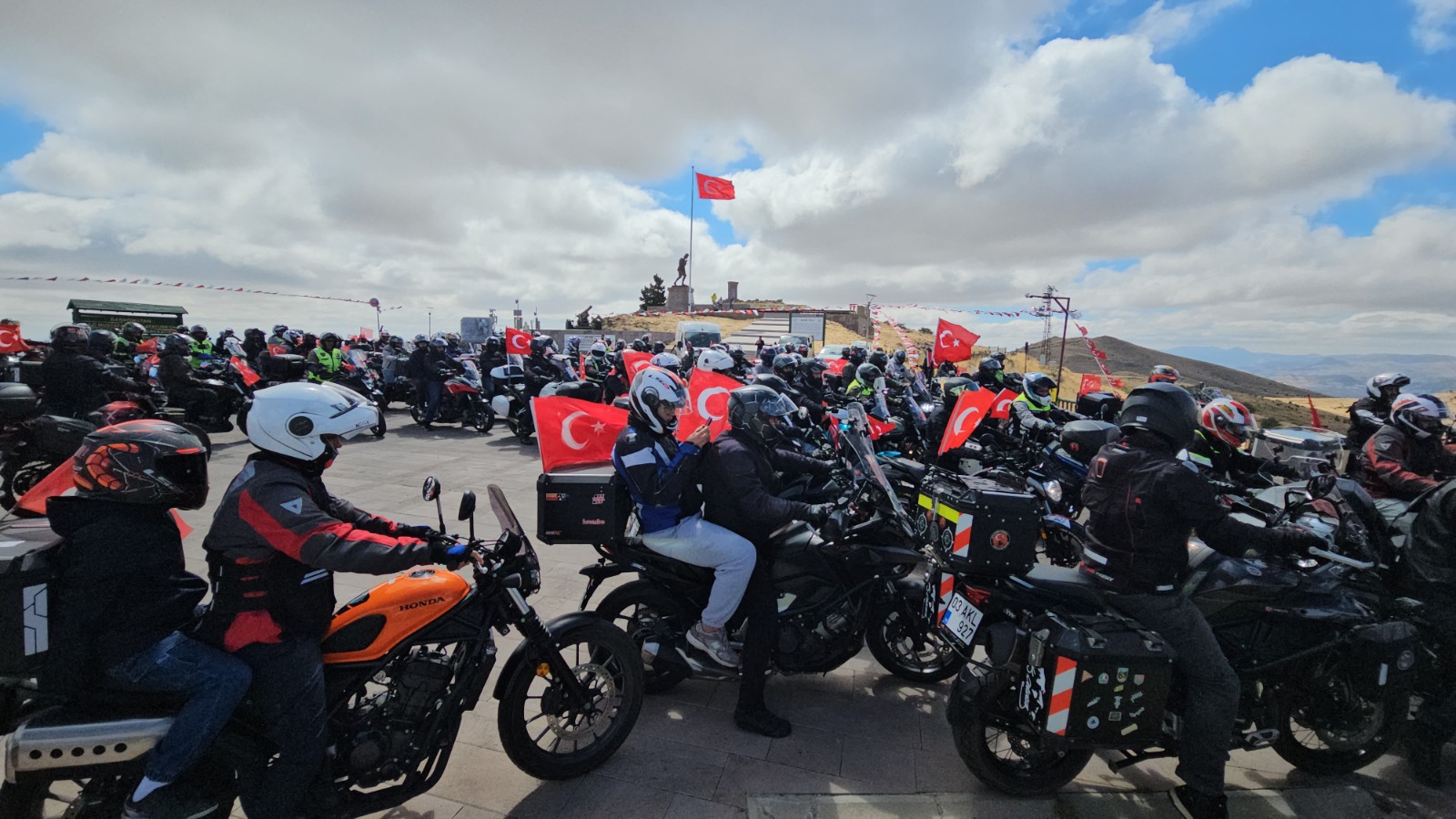 “Süvarinin İzinden” Motosikletli Saygı Sürüşü, Kocatepe’den start aldı 12 “Süvarinin İzinden” Motosikletli Saygı Sürüşü, Kocatepe’den start aldı