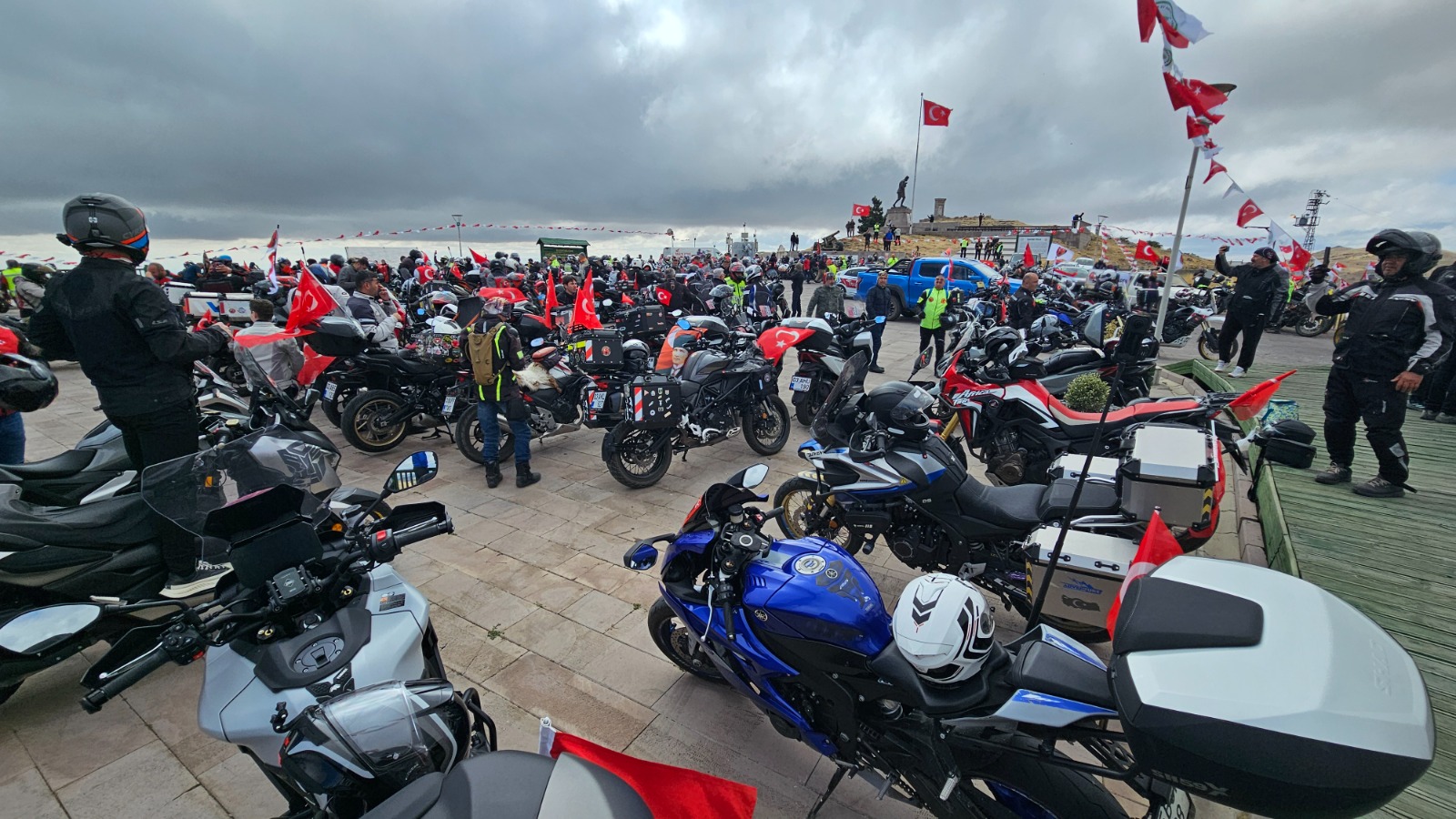 “Süvarinin İzinden” Motosikletli Saygı Sürüşü, Kocatepe’den start aldı