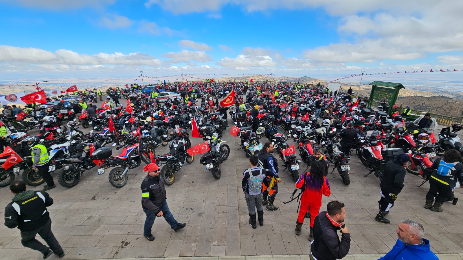 “Süvarinin İzinden” Motosikletli Saygı Sürüşü, Kocatepe’den start aldı