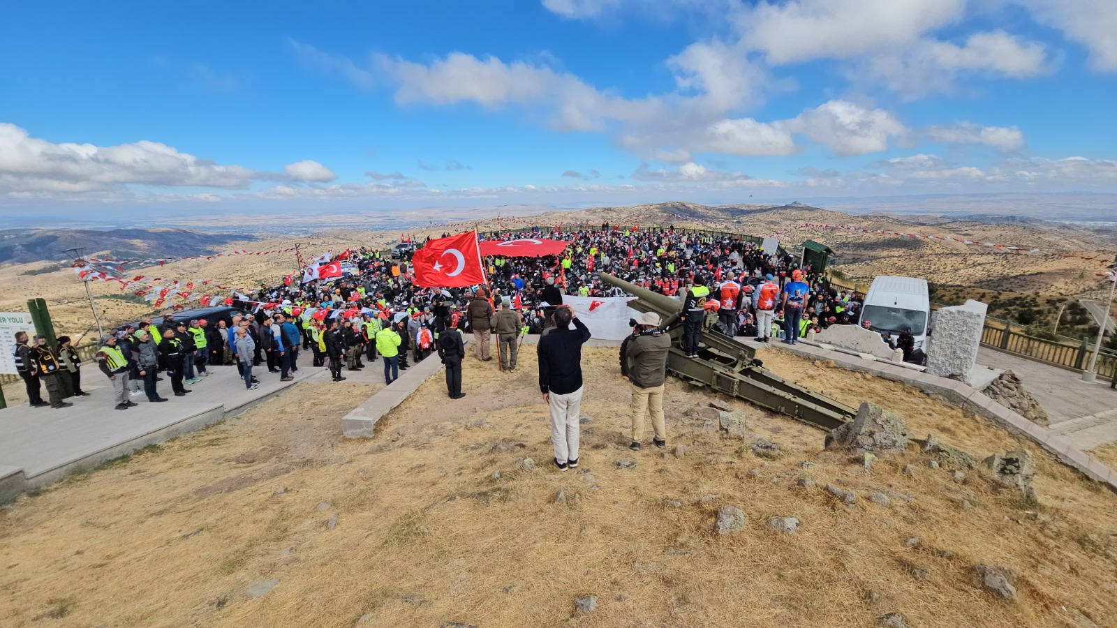 “Süvarinin İzinden” Motosikletli Saygı Sürüşü, Kocatepe’den start aldı 1 “Süvarinin İzinden” Motosikletli Saygı Sürüşü, Kocatepe’den start aldı