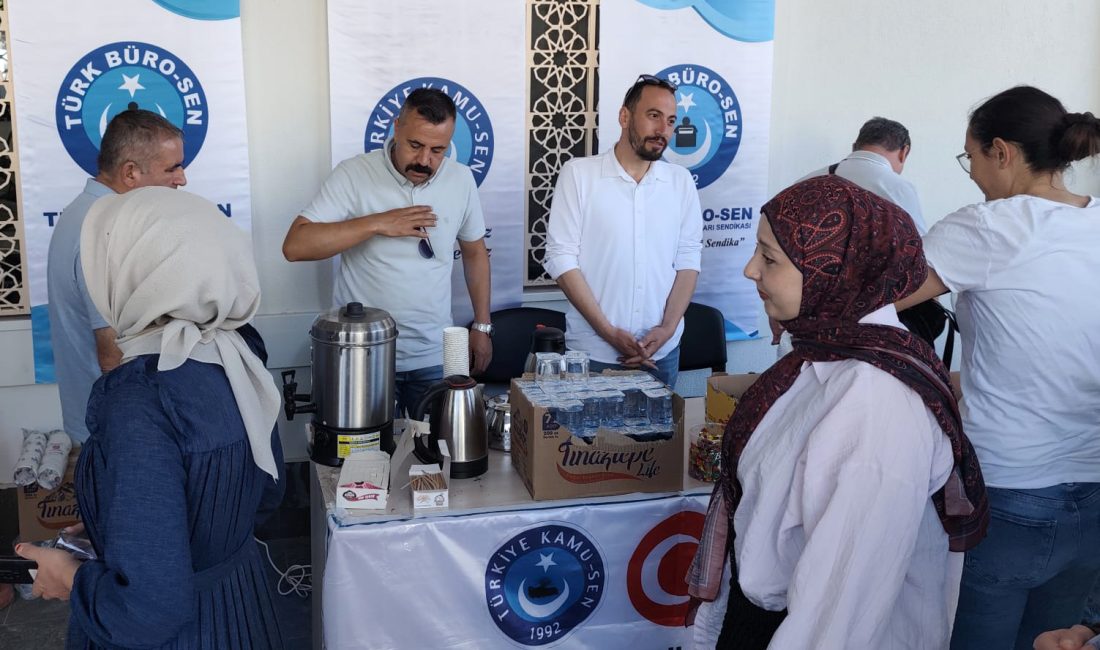 Afyonkarahisar Adliyesi’nde 300 katip adayı, klavye sınavında ter döktü. Türk
