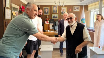 Tatarlı’da yol kenarında içerisinde 8 bin Euro ve kişisel eşyaların