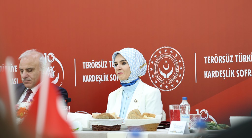 “Terörsüz Türkiye’yi şehit yakınlarımız ve gazilerimizle birlikte inşa ettik” 2 “Terörsüz Türkiye’yi şehit yakınlarımız ve gazilerimizle birlikte inşa ettik”