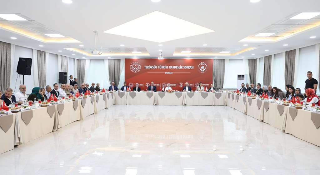 “Terörsüz Türkiye’yi şehit yakınlarımız ve gazilerimizle birlikte inşa ettik” 3 “Terörsüz Türkiye’yi şehit yakınlarımız ve gazilerimizle birlikte inşa ettik”