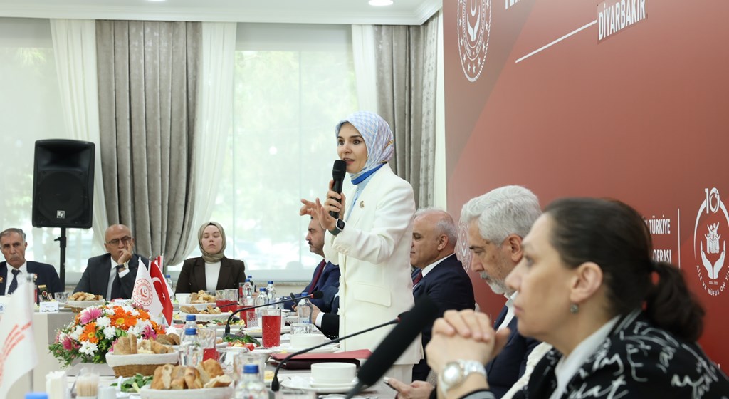 “Terörsüz Türkiye’yi şehit yakınlarımız ve gazilerimizle birlikte inşa ettik” 5 “Terörsüz Türkiye’yi şehit yakınlarımız ve gazilerimizle birlikte inşa ettik”