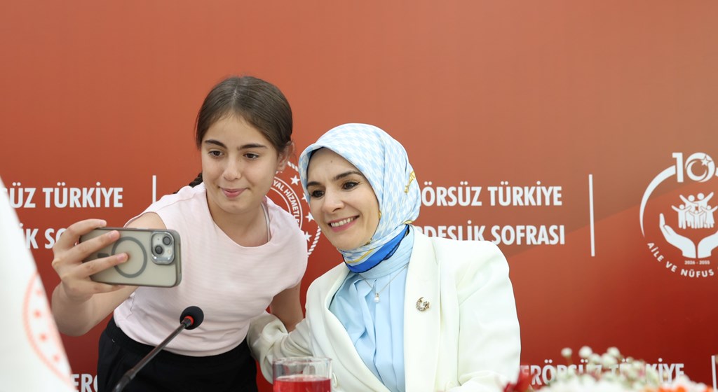 “Terörsüz Türkiye’yi şehit yakınlarımız ve gazilerimizle birlikte inşa ettik” 4 “Terörsüz Türkiye’yi şehit yakınlarımız ve gazilerimizle birlikte inşa ettik”