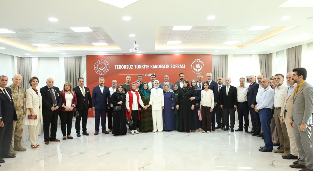 “Terörsüz Türkiye’yi şehit yakınlarımız ve gazilerimizle birlikte inşa ettik” 6 “Terörsüz Türkiye’yi şehit yakınlarımız ve gazilerimizle birlikte inşa ettik”
