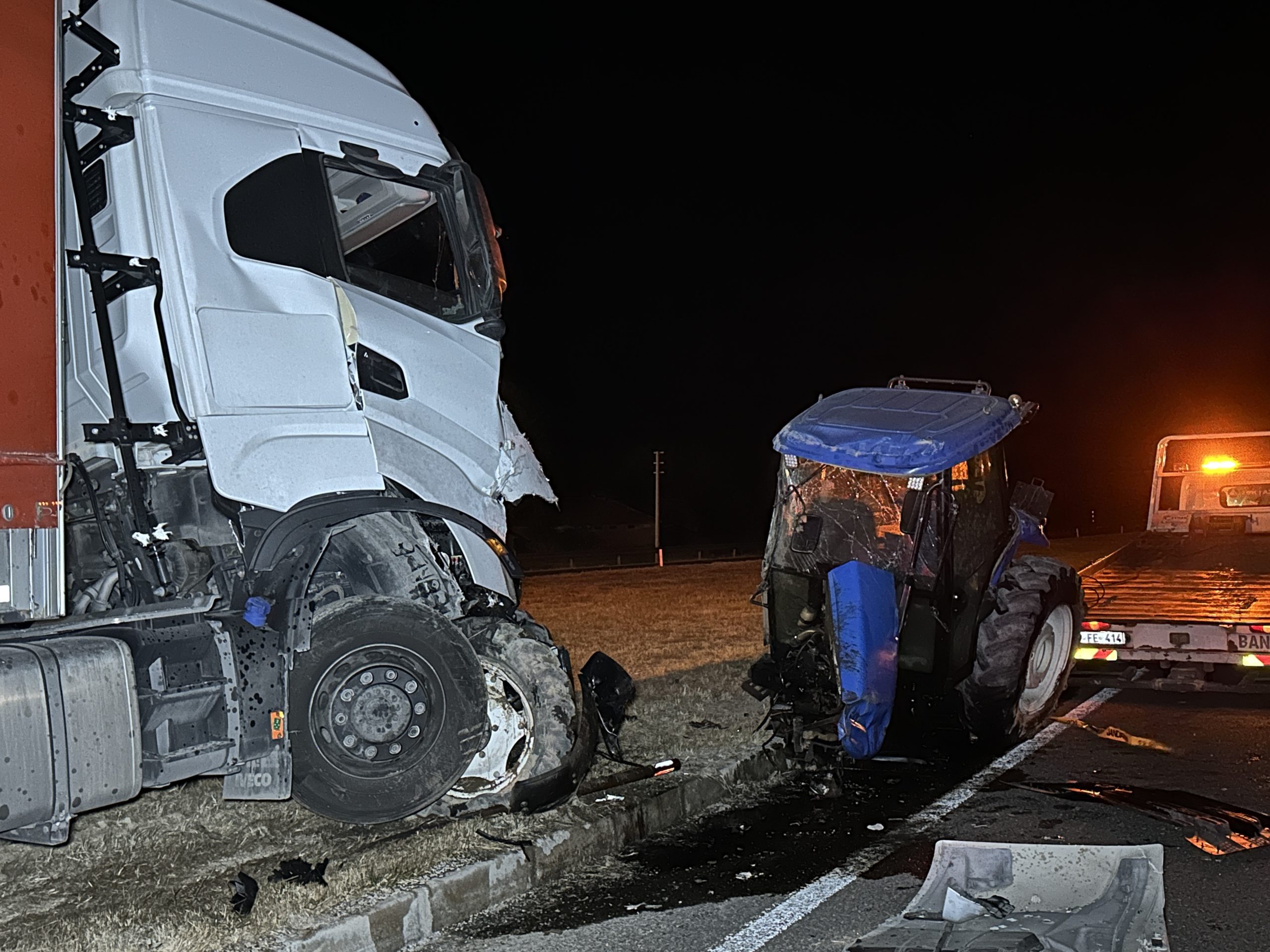 Traktör ikiye bölündü: 1 ölü, 1 yaralı