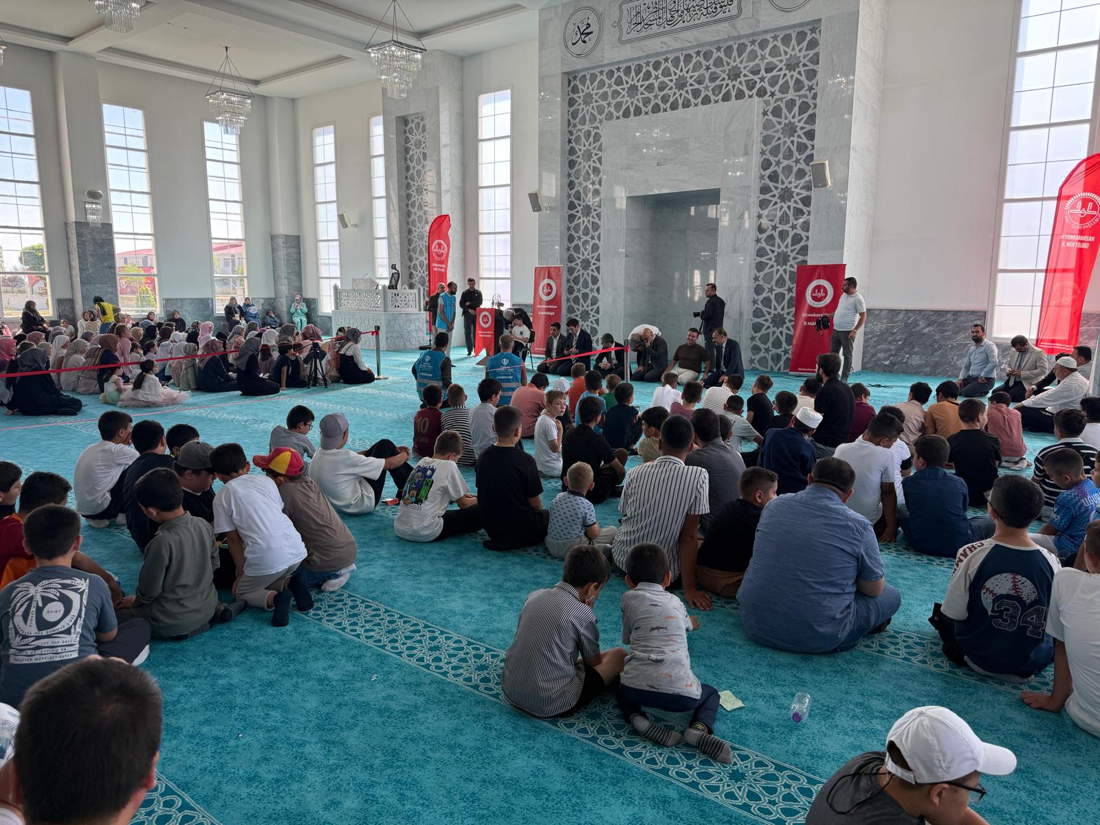 Vali Aktaş, çocukların heyecanına ortak oldu