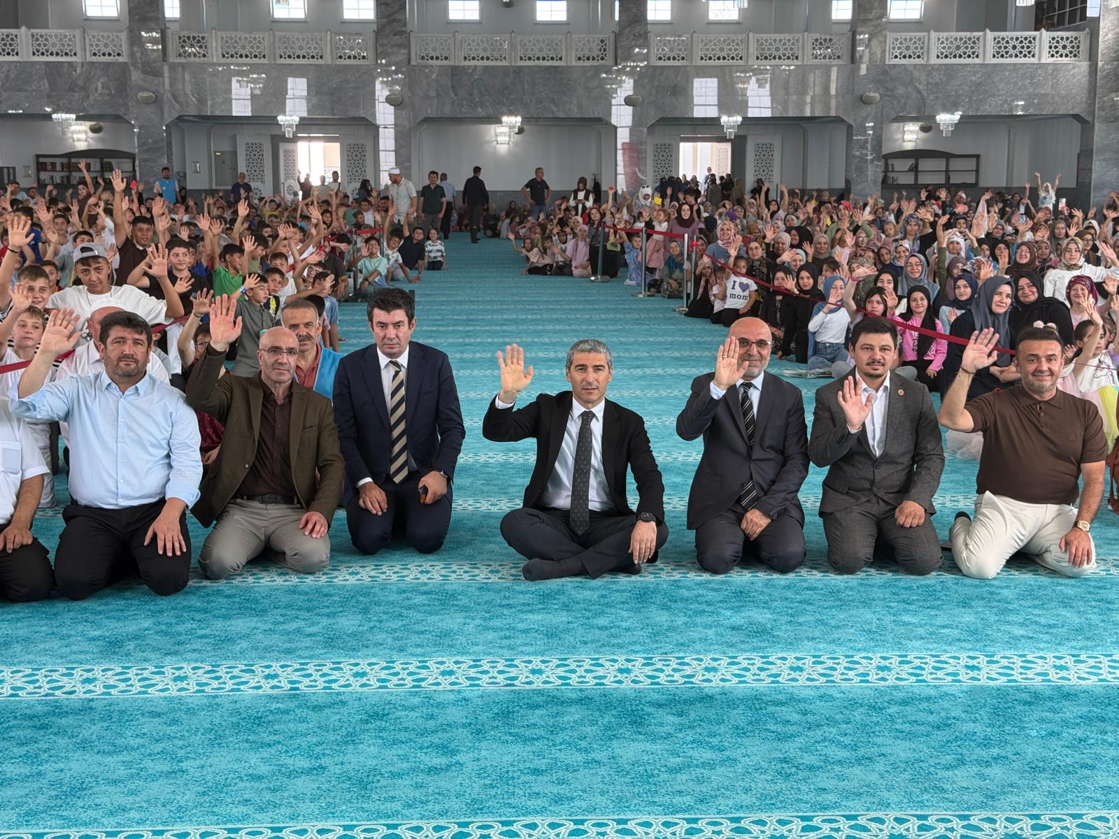 Vali Aktaş, çocukların heyecanına ortak oldu