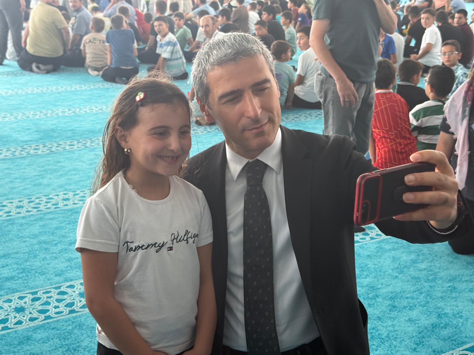Vali Aktaş, çocukların heyecanına ortak oldu