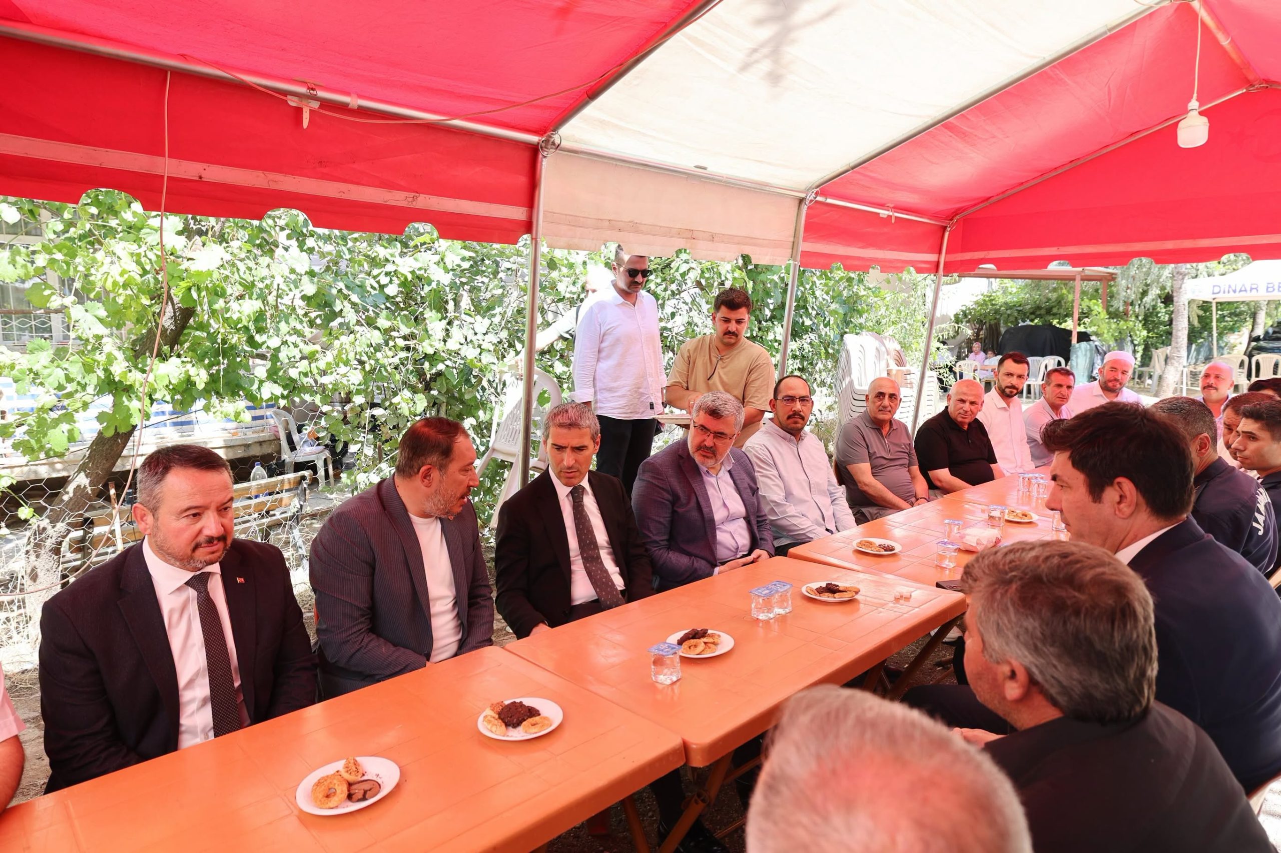 Vali Aktaş’tan Başkan Topçu’ya taziye ziyareti 1 Vali Aktaş’tan Başkan Topçu’ya taziye ziyareti