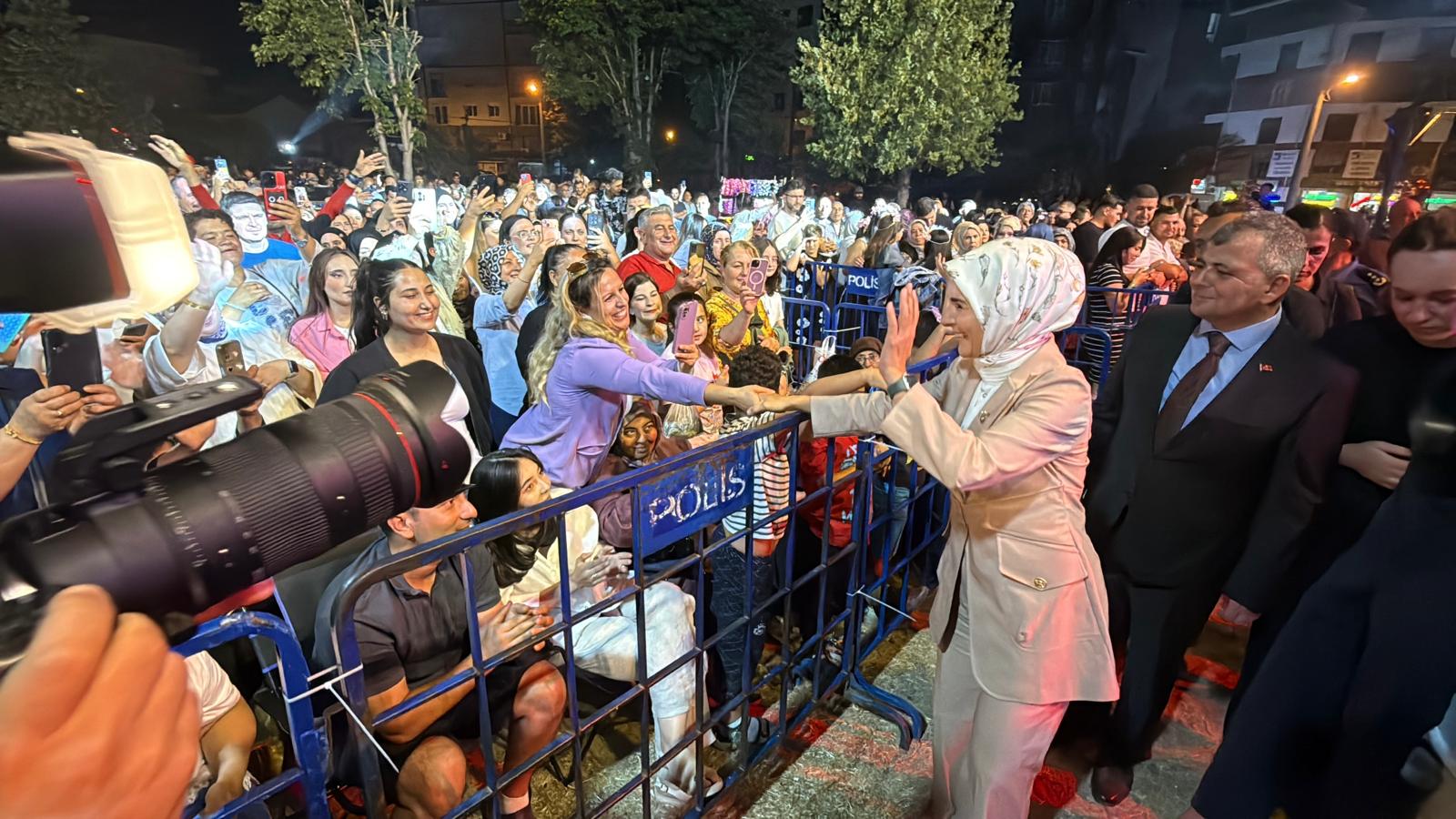 Bakan Göktaş, Emirdağ Gurbetçi Festivali’nde vatandaşlarla buluştu
