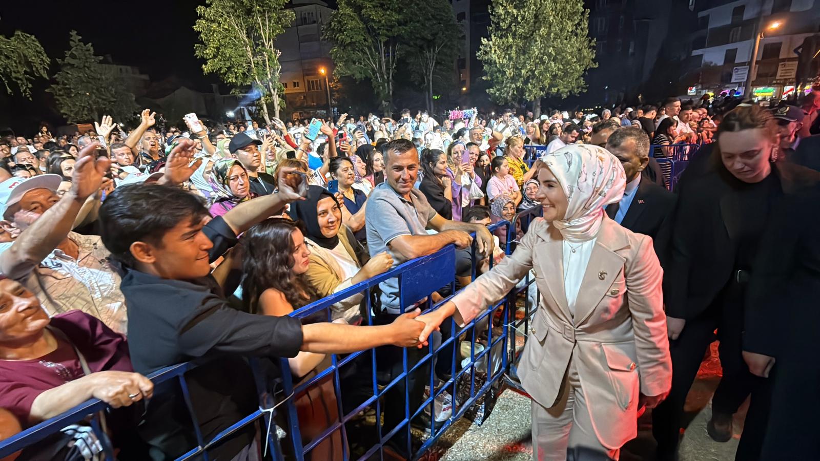 Bakan Göktaş, Emirdağ Gurbetçi Festivali’nde vatandaşlarla buluştu