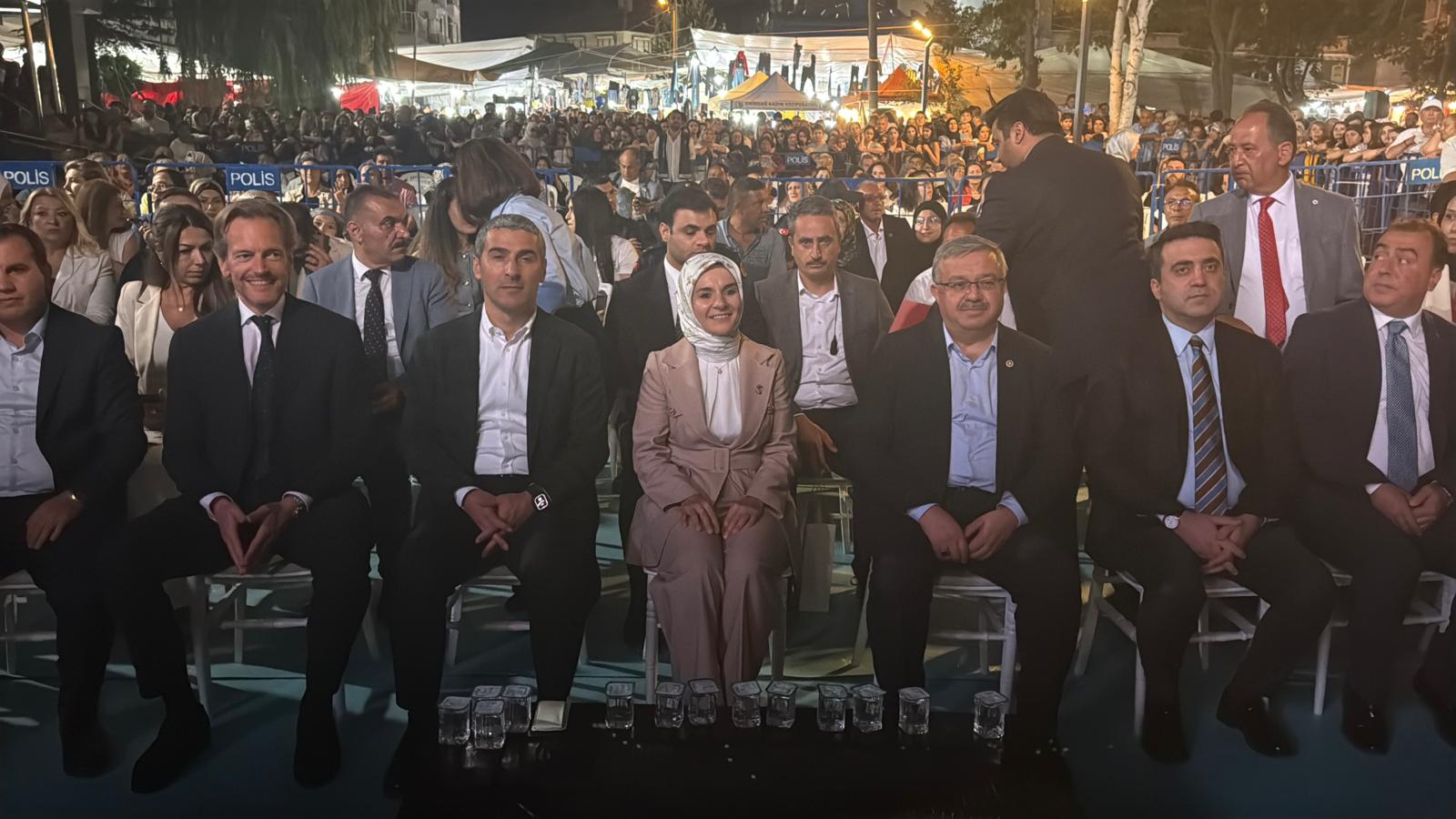 Bakan Göktaş, Emirdağ Gurbetçi Festivali’nde vatandaşlarla buluştu