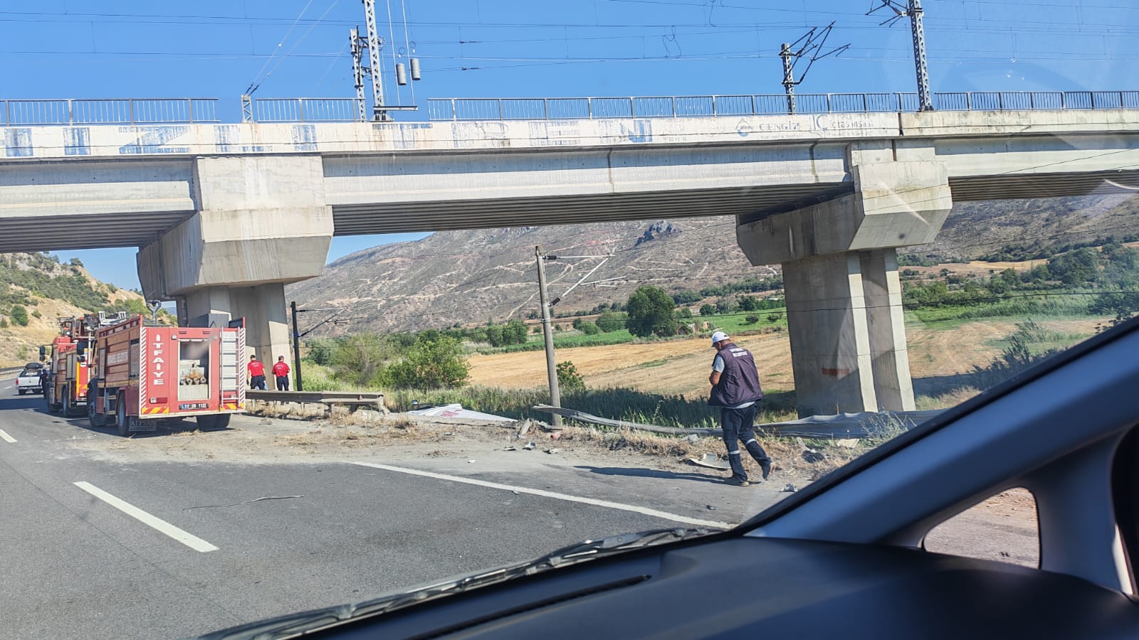Tır traktöre çarptı!