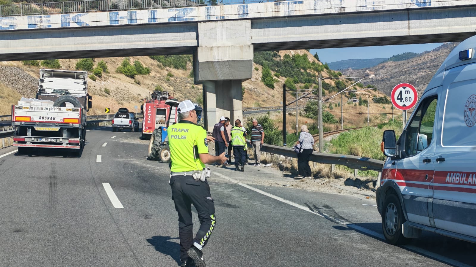 Sakarya'nın Adapazarı ile Bilecik'i birbirine bağlayan kara yolunda meydana gelen