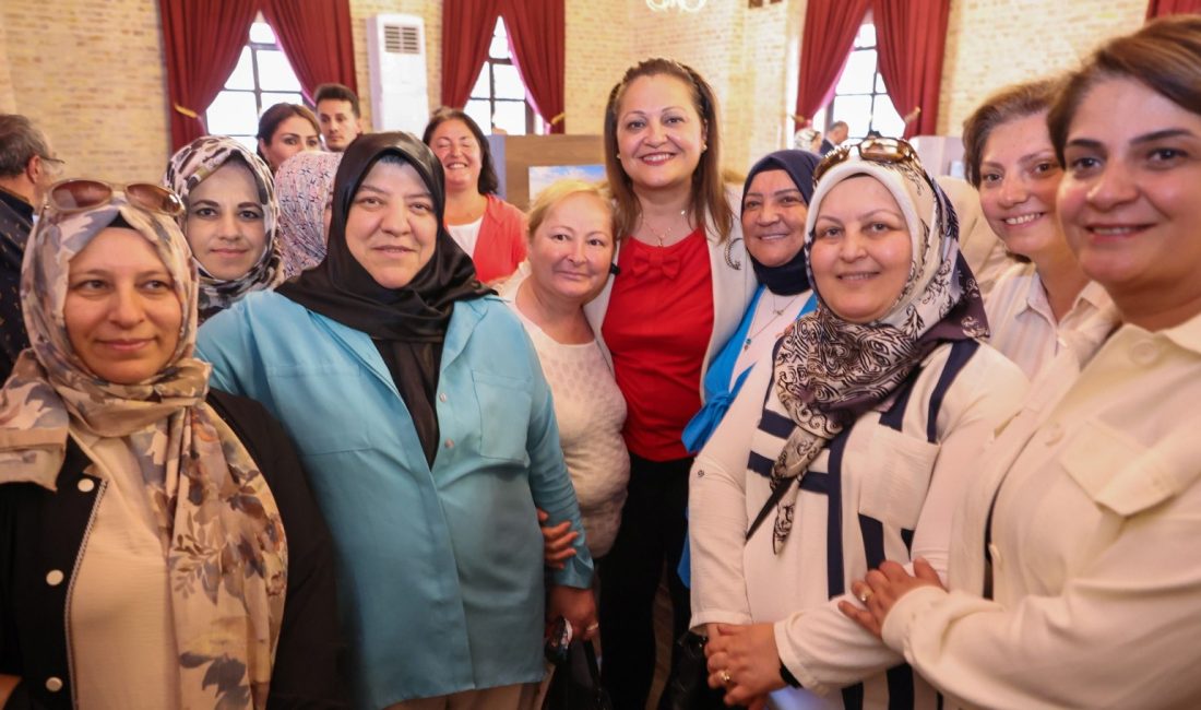 Afyonkarahisar Belediye Başkanı Burcu Köksal, kentsel dönüşüm projesinde hak sahiplerinin