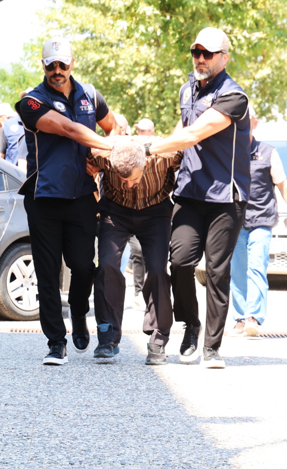 Firari FETÖ'cü Burkay Karatepe Adliyeye sevk edildi 2 Firari FETÖ'cü Burkay Karatepe Adliyeye sevk edildi