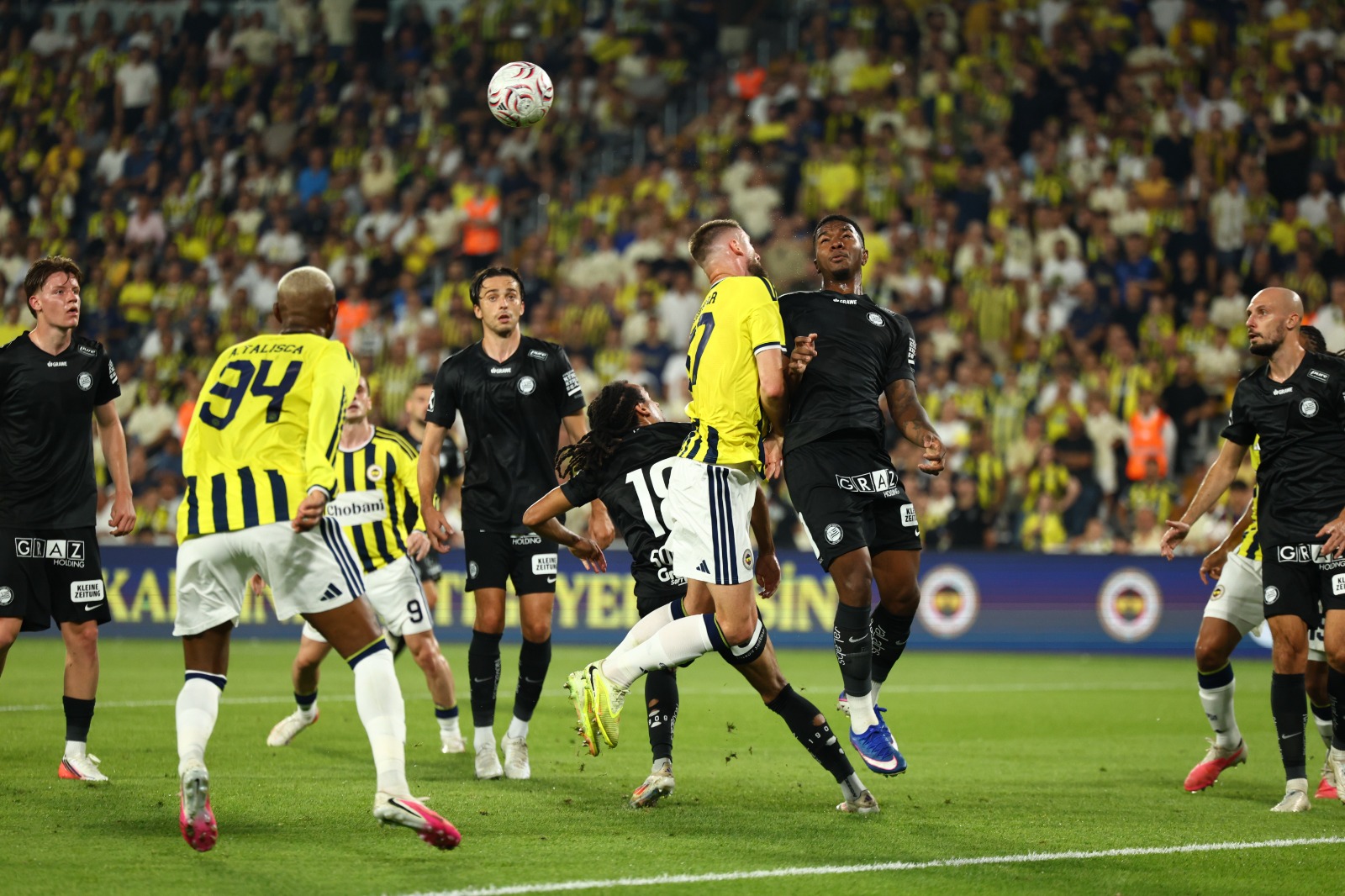 Fenerbahçe, avantaj elde etti 1 Fenerbahçe, avantaj elde etti