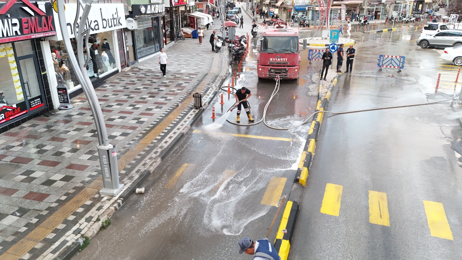 Sandıklı'da cadde ve sokaklar pırıl pırıl 2 Sandıklı'da cadde ve sokaklar pırıl pırıl