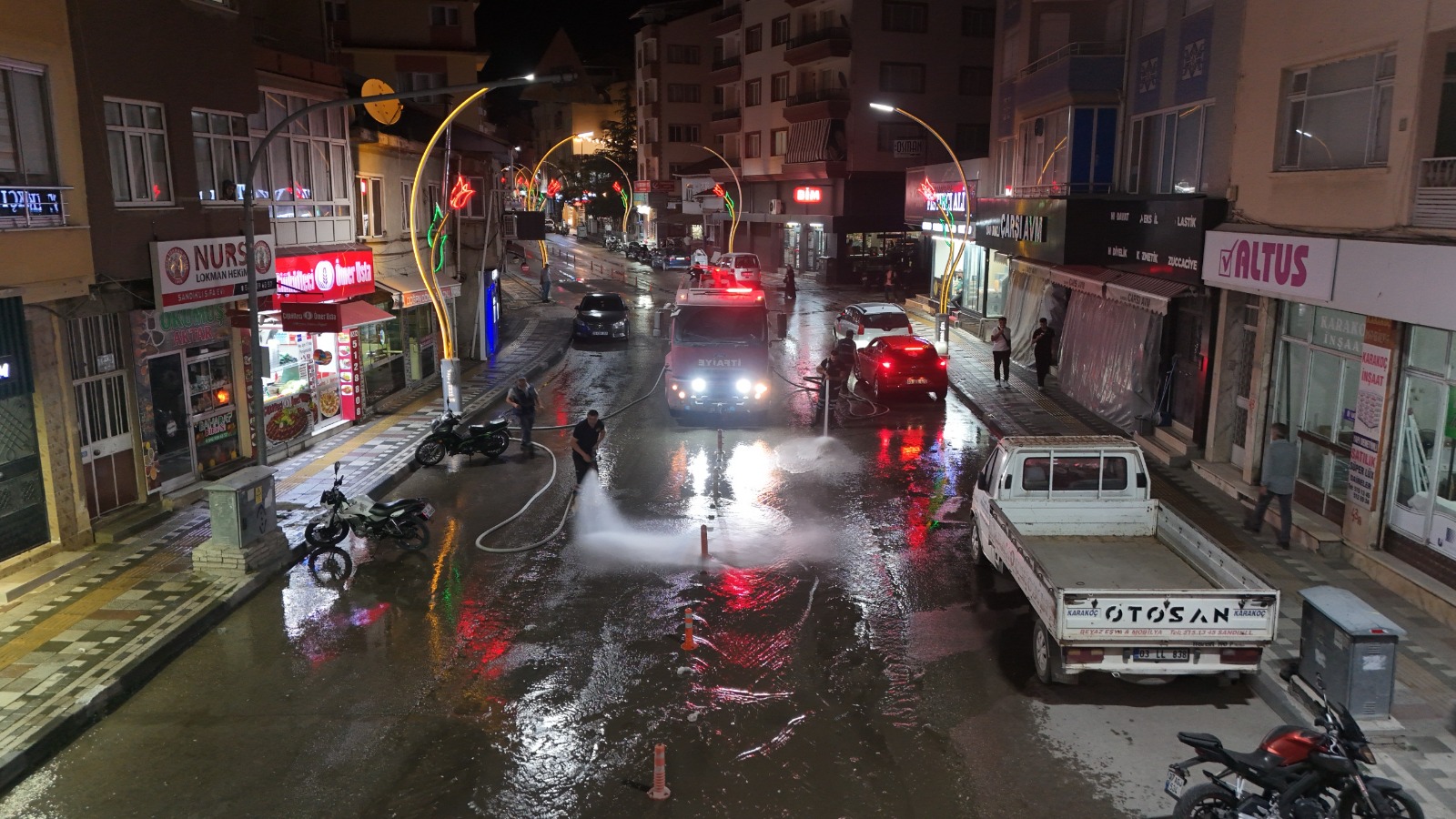 Sandıklı'da cadde ve sokaklar pırıl pırıl