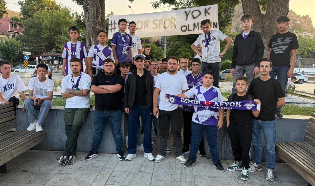 Afyonkarahisar’da Afyonspor sevdalıları, kulüplerine sahip çıkmak için Zafer Meydanı’nda bir