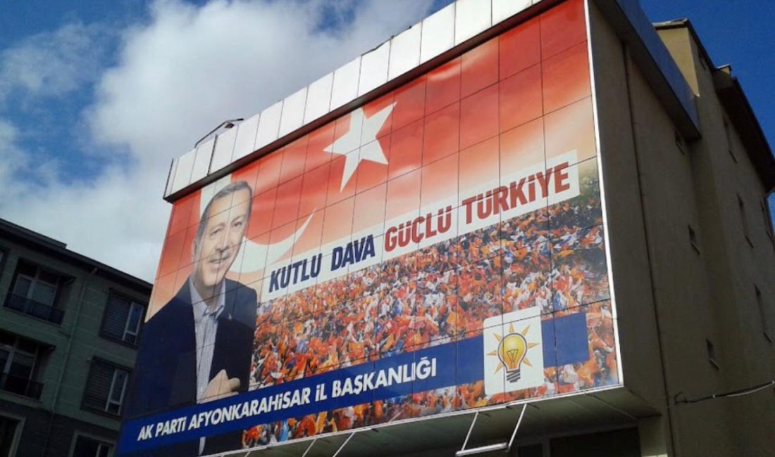 AK Parti Afyonkarahisar İl Başkanlığı'nda yeni yapılanma süreci kapsamında bir