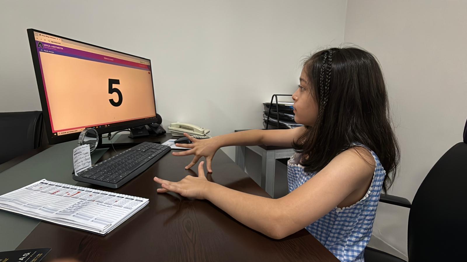 9 Yaşındaki Elif Saliha’dan dünya çapında büyük başarı: Matematikte Dünya 5’incisi oldu 1 9 Yaşındaki Elif Saliha’dan dünya çapında büyük başarı: Matematikte Dünya 5’incisi oldu