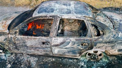 Afyonkarahisar'da seyir halindeyken motoru alev alan otomobil kullanılamaz hale gelirken,