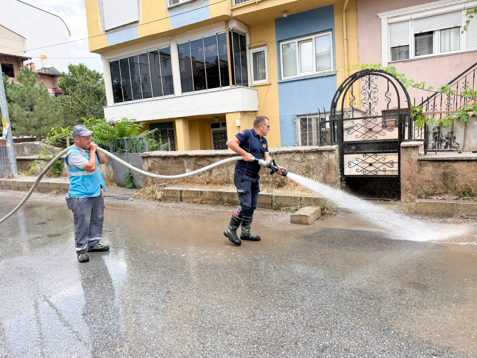 Sandıklı’da temizlik çalışmaları sürüyor
