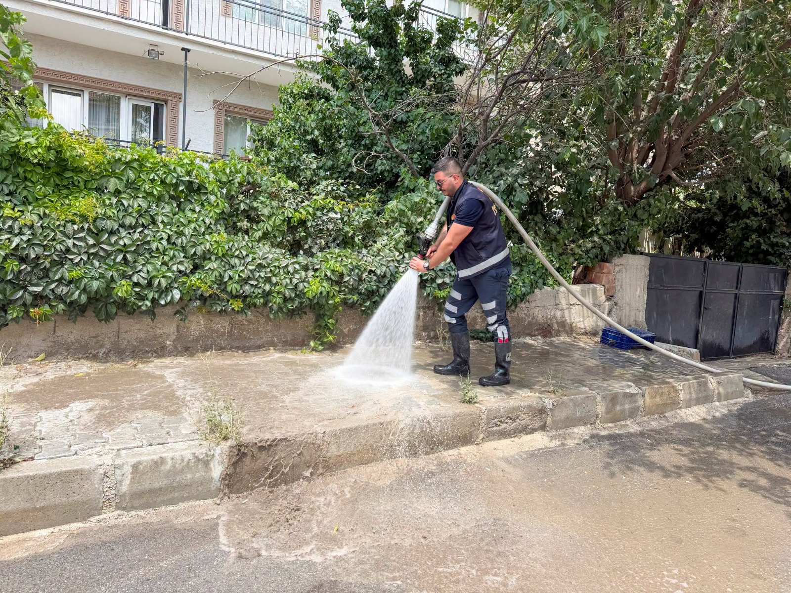 Sandıklı’da temizlik çalışmaları sürüyor 2 Sandıklı’da temizlik çalışmaları sürüyor