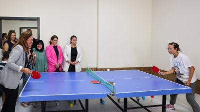 Afyonkarahisar Belediye Başkanı Burcu Köksal, otizmli bireyler ve aileleriyle bir