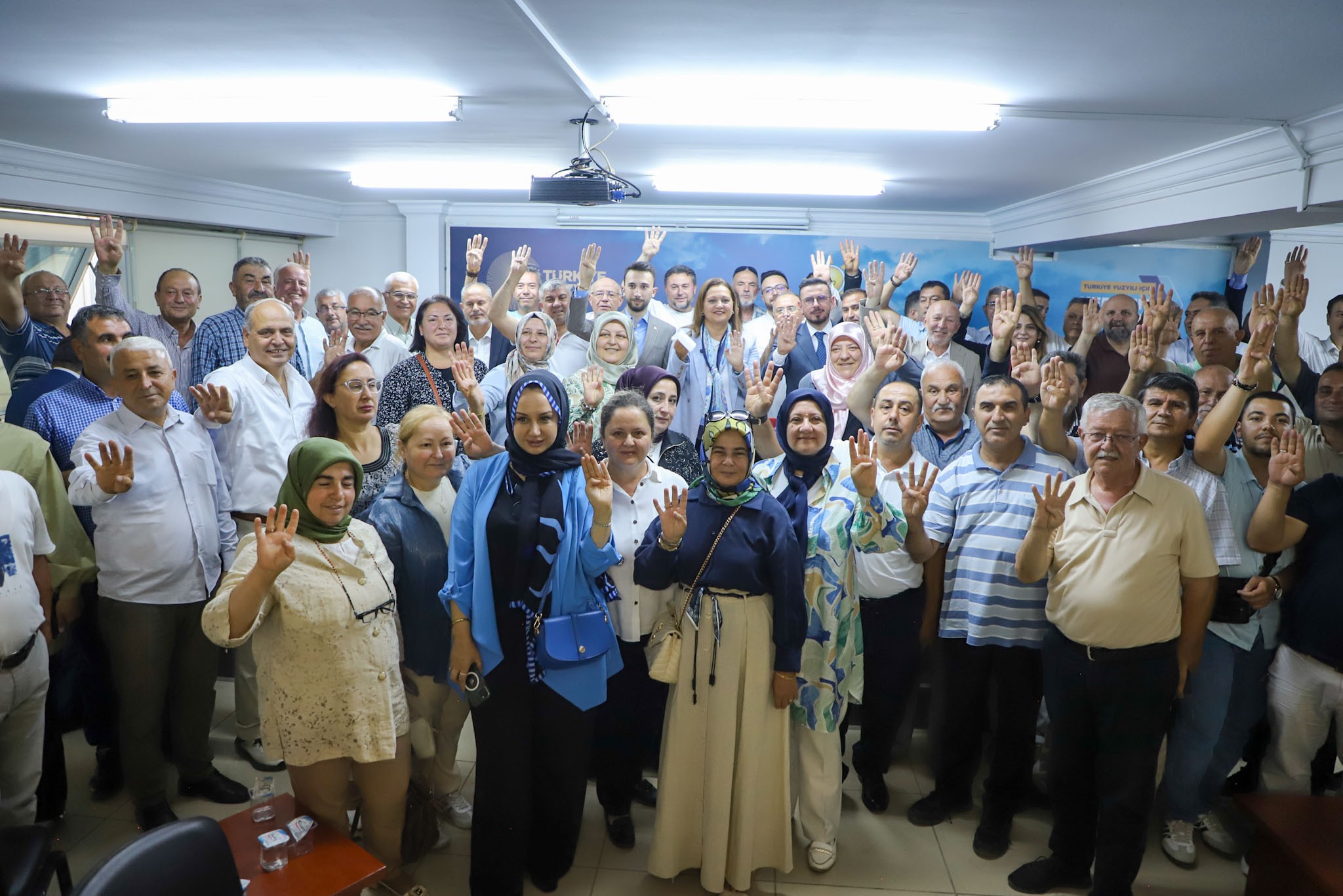 AK Parti Afyonkarahisar’da 25. yılını kutladı 3 AK Parti Afyonkarahisar’da 25. yılını kutladı